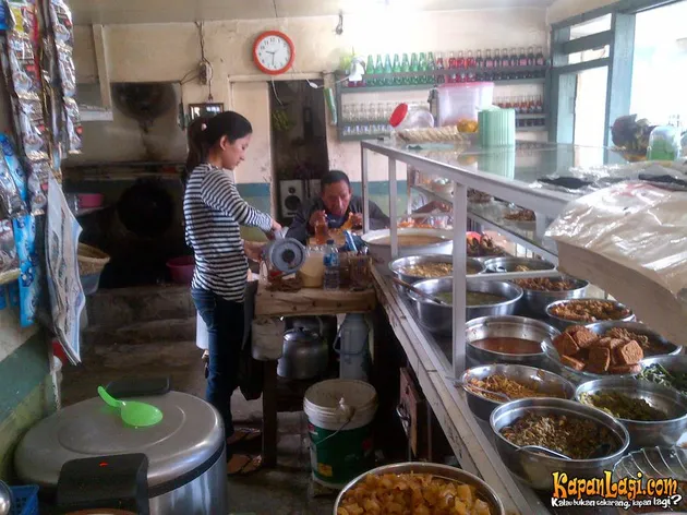 Penjaga Warteg Cantik