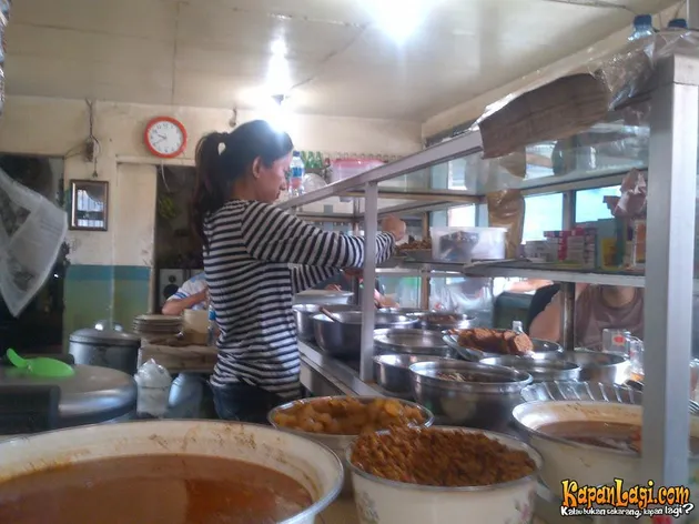 Penjaga Warteg Cantik