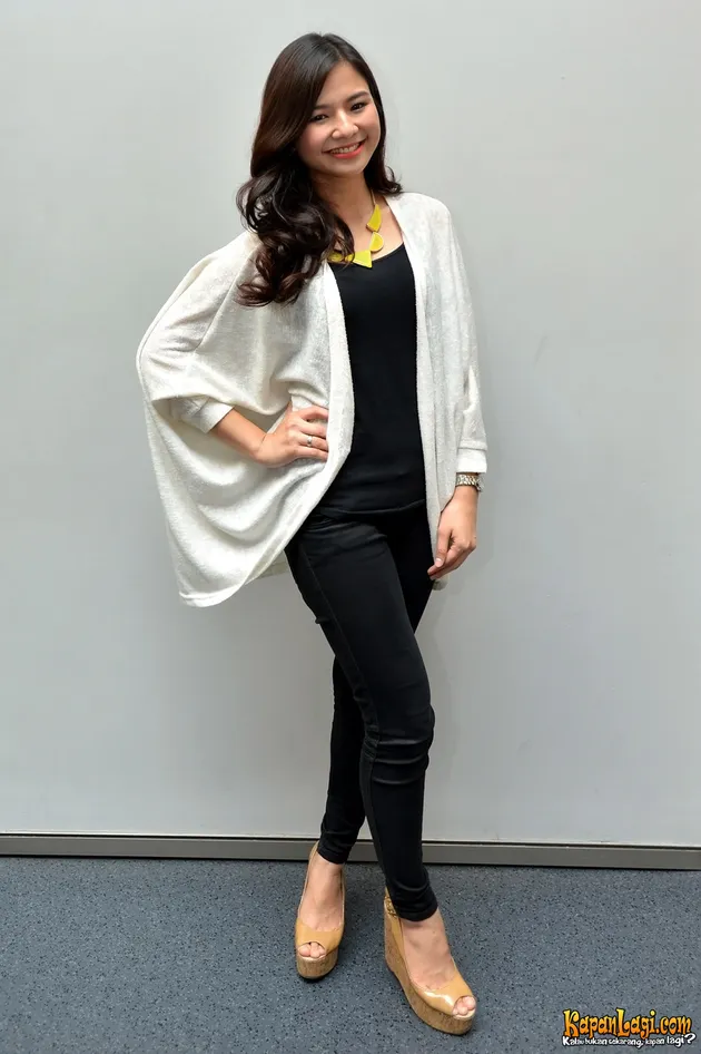 Seleb Pakai Busana Putih