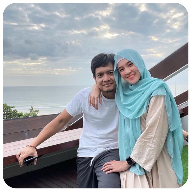 Patiently Waiting for a Child, 8 Warm Portraits of Dhini Aminarti and Dimas Seto who Have Been Together for Almost 12 Years - Intimate Like Teenagers in a Relationship