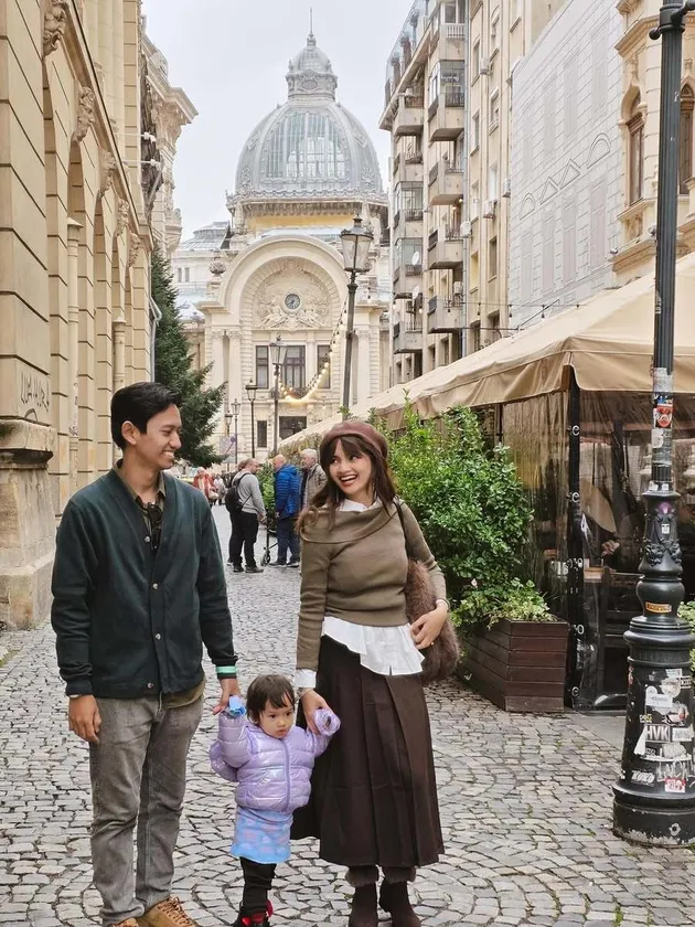 Sabrina Anggraini Jalan-jalan