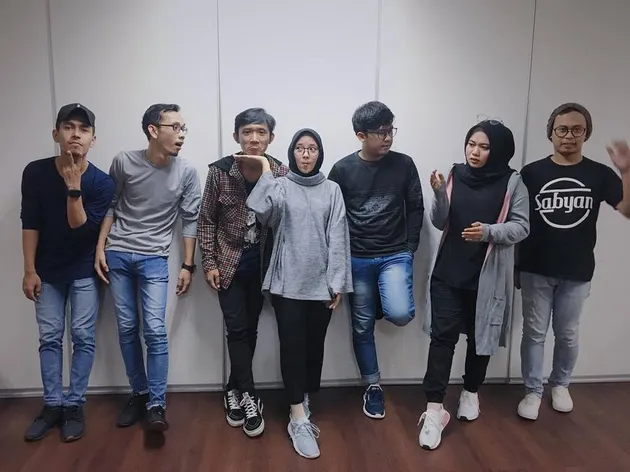 Kecintaan para personil pada musik gambus membuat mereka ingin menularkan hal yang sama kepada anak muda lainnya. Sebelum Sabyan bergaung, belum banyak yang tahu tentang musik tersebut. Pasalnya, musik gambus memang berisi pujian terhadap Allah yang kebanyakan menggunakan bahasa Arab.