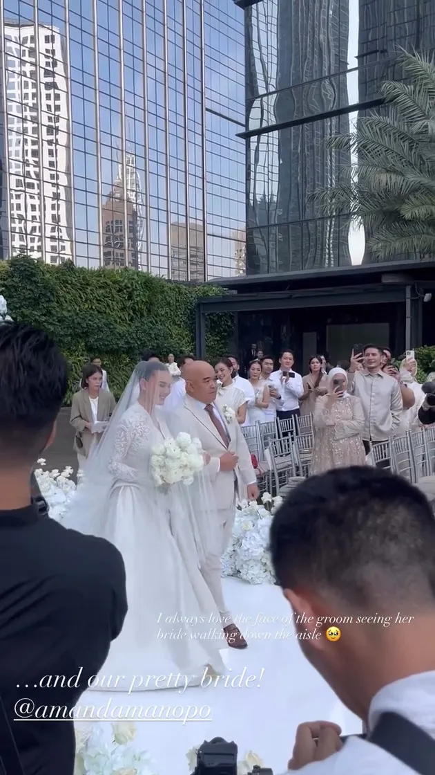 Amanda Manopo Digandeng Sang Ayah