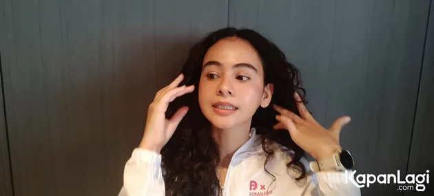 Sahila Hisyam dengan rambut ikal