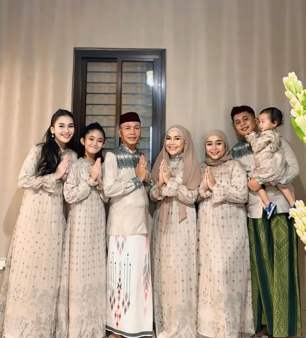 Ayu Ting Ting dan Keluarga