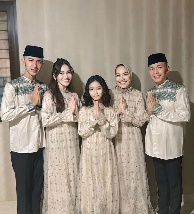 Ayu Ting Ting dan Keluarga