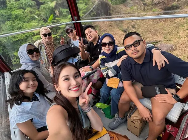 Ayu Ting Ting dan Keluarga