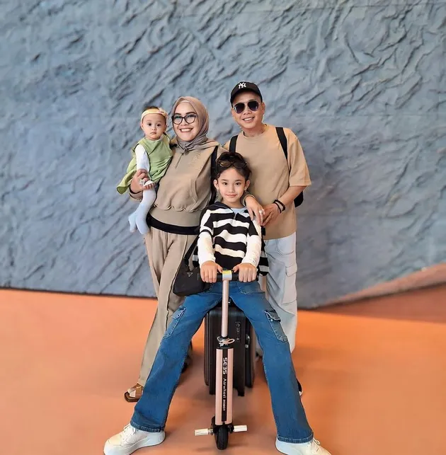Ayu Ting Ting dan Keluarga