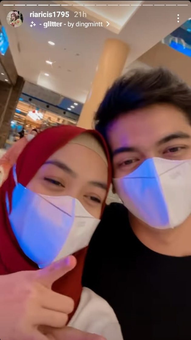 Equally Bucin, 8 Intimate Moments of Ria Ricis and Teuku Ryan After Marriage - Their Sweet Interaction Makes Netizens Feel Baper