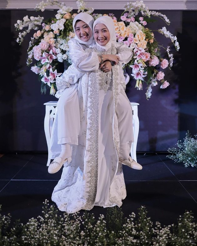 Together Beautiful, Peek at 7 Photos of Desy Ratnasari and Her Daughter's Rarely Highlighted Togetherness - Like Siblings