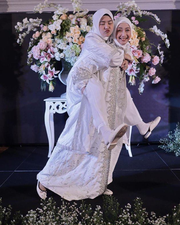 Together Beautiful, Peek at 7 Photos of Desy Ratnasari and Her Daughter's Rarely Highlighted Togetherness - Like Siblings