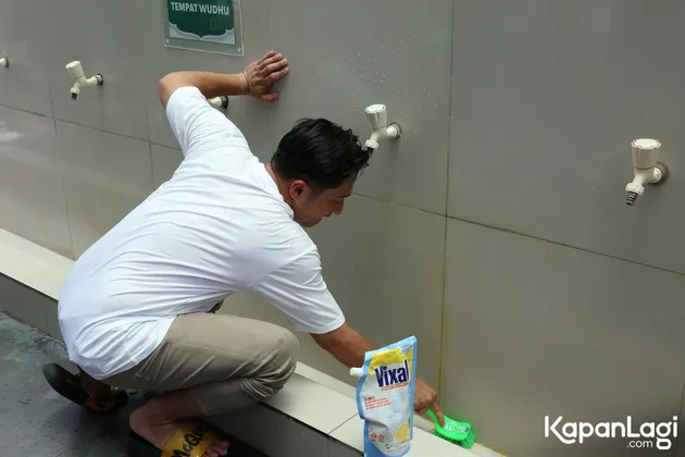 Irfan Hakim Ngepel Masjid Tempat Wudhu