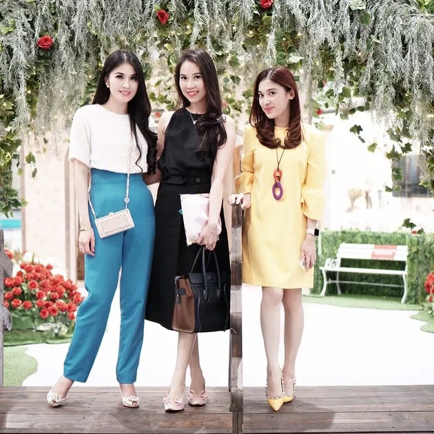 Sandra Dewi dan Kartika Dewi