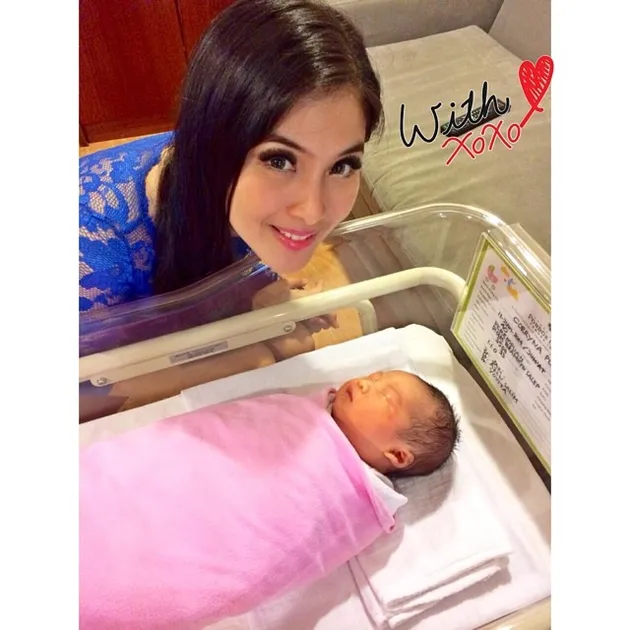 Sandra Dewi Kerap Unggah Foto Bayi Menggemaskan, Anak Siapa Sih