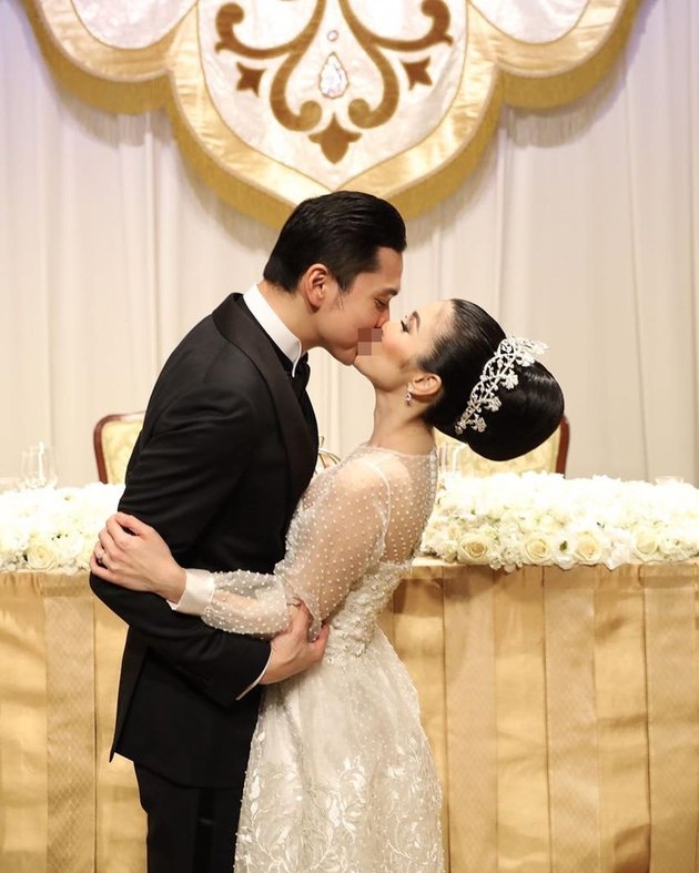Sandra Dewi Celebrates Wedding Anniversary, Uploads Sweet Kiss Moment in Japan