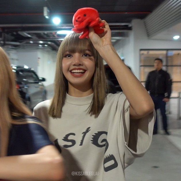 Very Enchanting, These 10 Photos Taken by Fans Prove that Lisa BLACKPINK is So Amazing in Real Life!