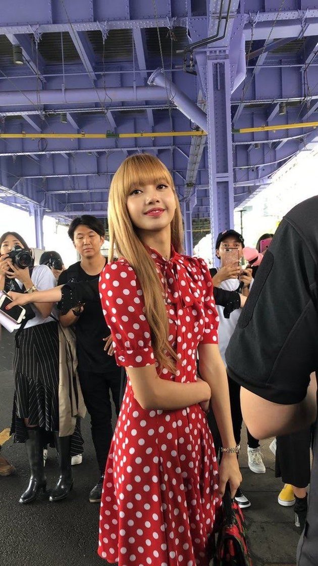 Very Enchanting, These 10 Photos Taken by Fans Prove that Lisa BLACKPINK is So Amazing in Real Life!