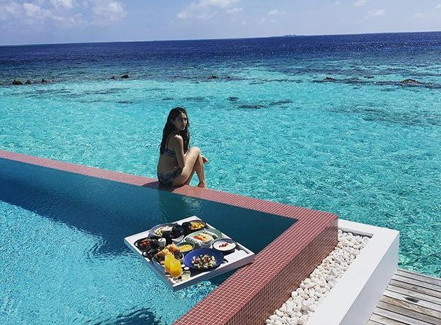 Sara Ali Khan Enjoyed a Fun Vacation with Ibrahim Ali Khan and Amrita Singh in Maldives, Hot Bikini on the Beach