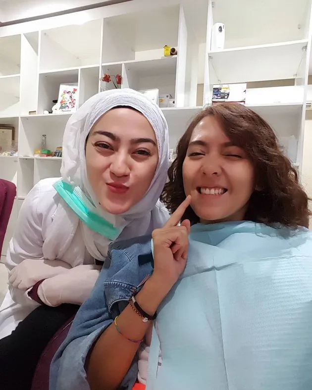 Sarah Gadrie - dokter gigi cantik