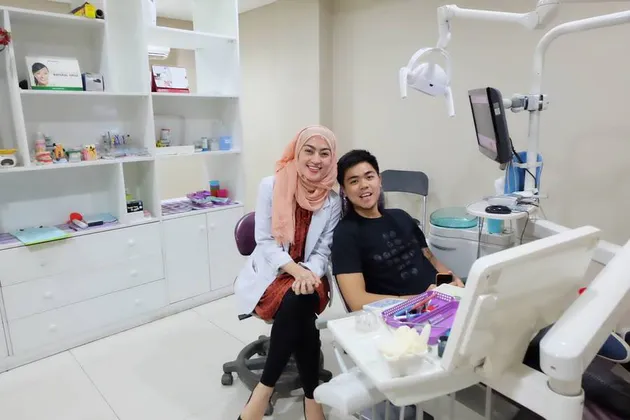 Sarah Gadrie - dokter gigi cantik