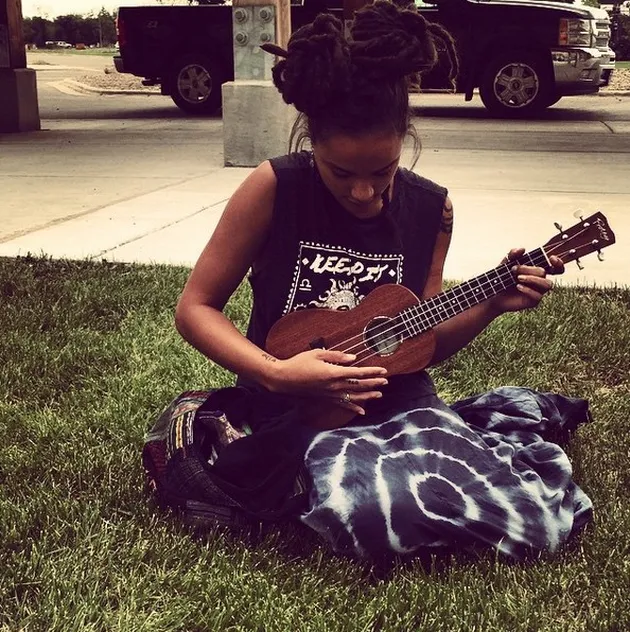 Sasha Lane, Pacar Baru Shia LaBeouf