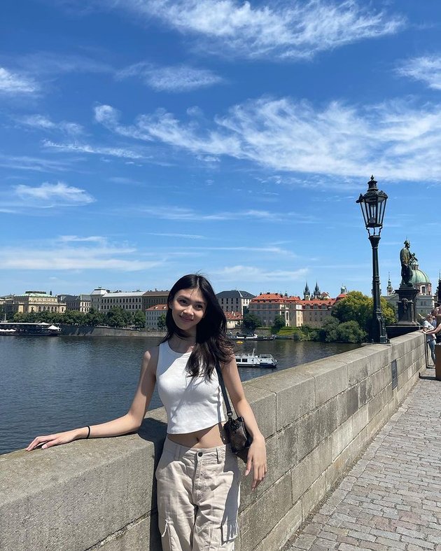 Sasi Asmara, the Child of Dian Nitami and Anjasmara, Goes to Prague to Learn Heart Surgery While on Vacation