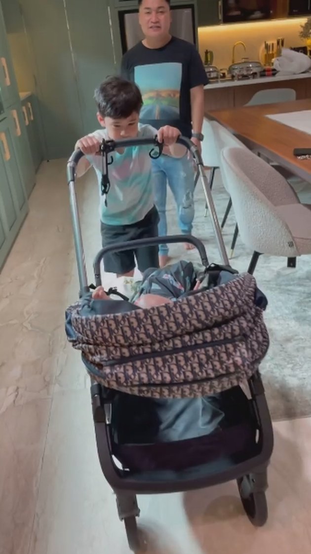 Dear Brother, Here's a Series of Photos of Rafathar Malik Ahmad Taking Care of Baby Rayyanza: Brave Enough to Carry and Push the Stroller
