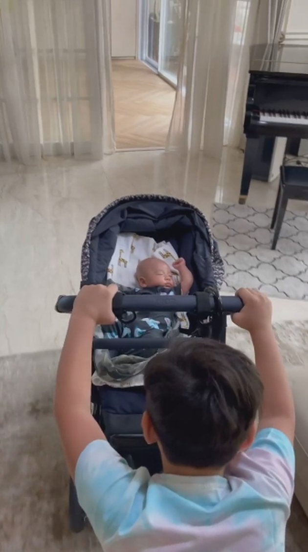Dear Brother, Here's a Series of Photos of Rafathar Malik Ahmad Taking Care of Baby Rayyanza: Brave Enough to Carry and Push the Stroller