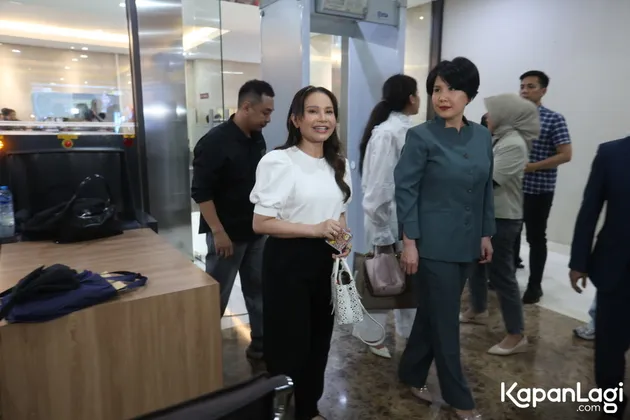 Rossa mengambil langkah hukum tegas.