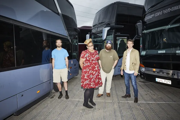 gaya para musisi di belakang panggung Glastonbury 2015