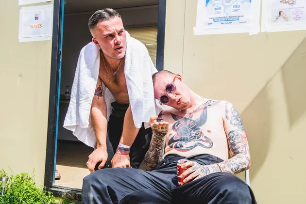 gaya para musisi di belakang panggung Glastonbury 2015