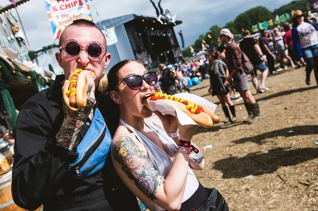 gaya para musisi di belakang panggung Glastonbury 2015