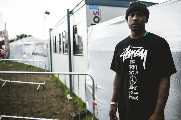 gaya para musisi di belakang panggung Glastonbury 2015