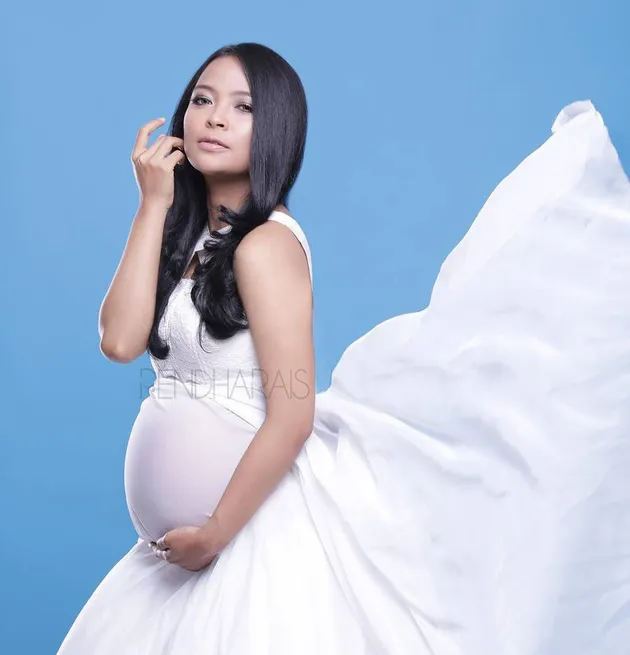 tantri kotak, kehamilan selebriti