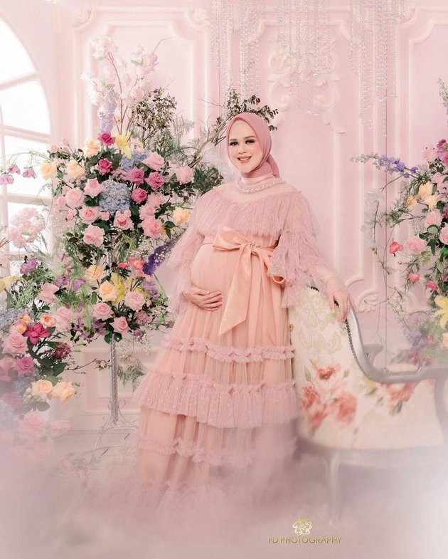 As Beautiful as a Barbie Doll, Check Out 8 Latest Maternity Shoot Photos of Cut Meyriska with a Growing Baby Bump