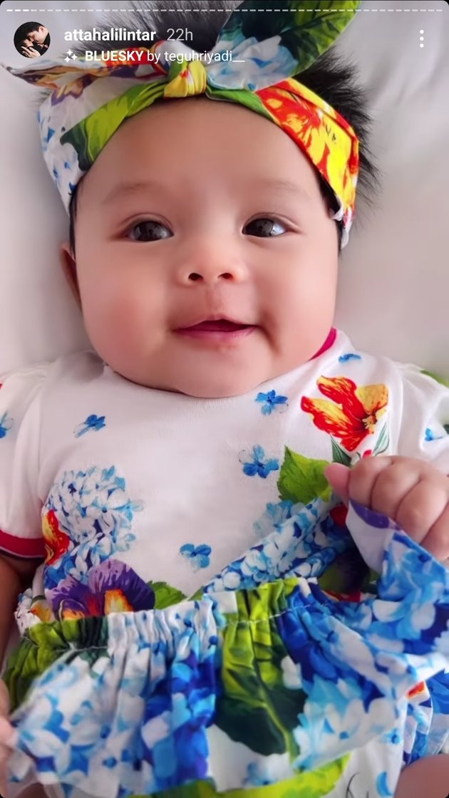 On Vacation in Bali, 7 Adorable Photos of Baby Ameena, Aurel Hermansyah's Child - Camera Conscious and Expert at Posing