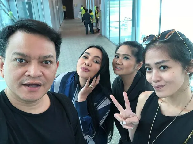 Artis Jenguk Anak Denada
