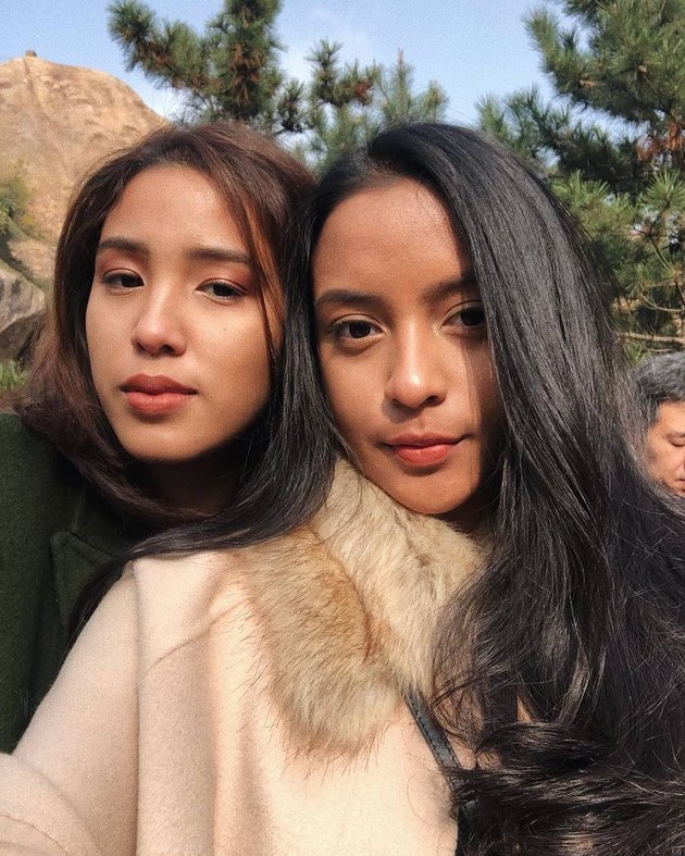 A Series of Photos of Alifia and Kaneishia, 2 Beautiful Daughters of Dede Yusuf but Not Well-Exposed