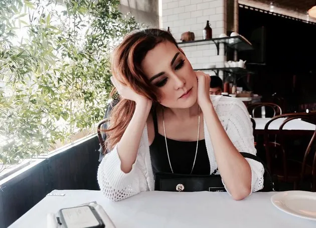 vicy melanie, kevin aprilio