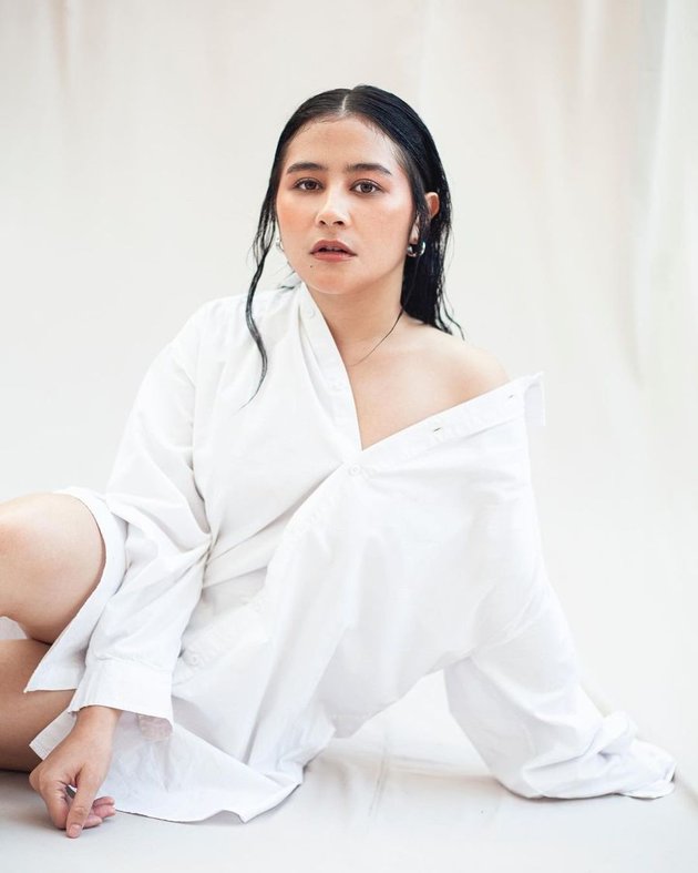 A Series of Beautiful Photos of Prilly Latuconsina in the Latest Photoshoot, Said to Resemble Young Suzzanna - Revealing Outfit Becomes the Highlight