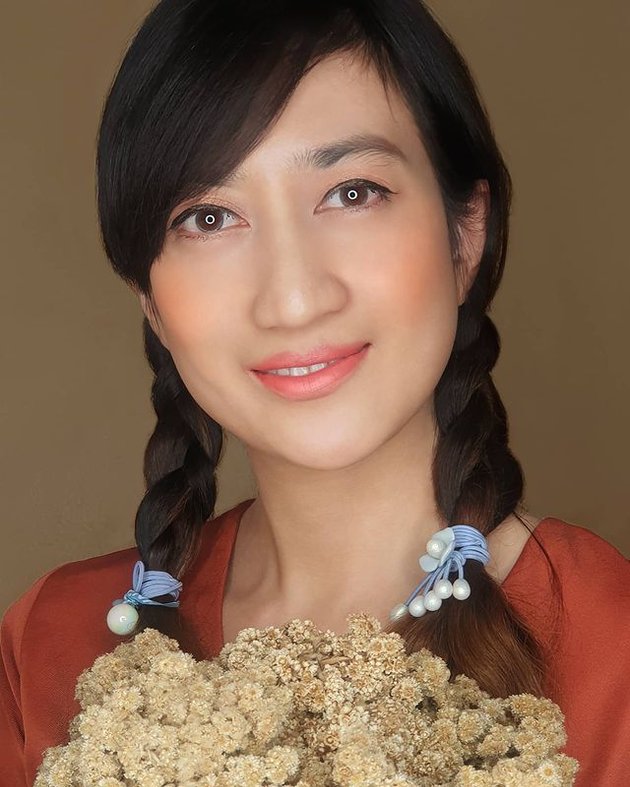 A Series of Photos of Helmalia Putri, Star of the Soap Opera 'Hidayah' at the Age of 39, Looking Cuter with Bangs!