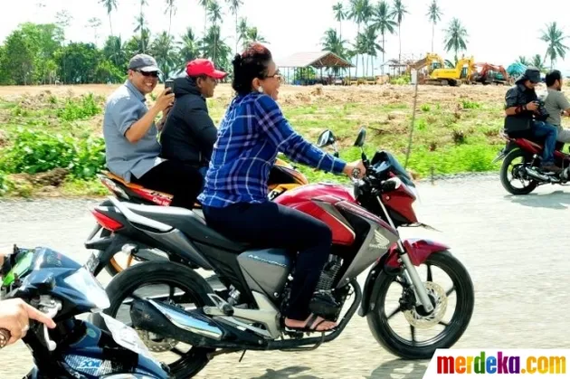 menteri susi, menteri kelautan, ibu susi, menteri susi nyentrik