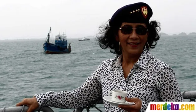 menteri susi, menteri kelautan, ibu susi, menteri susi nyentrik