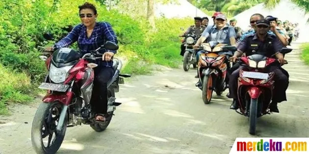 menteri susi, menteri kelautan, ibu susi, menteri susi nyentrik