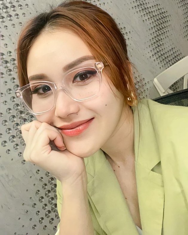 A Series of Flawless Make-up Photos of Ayu Ting Ting in Various Events: Always Looking Different, On Point and Sparkling Beautiful!