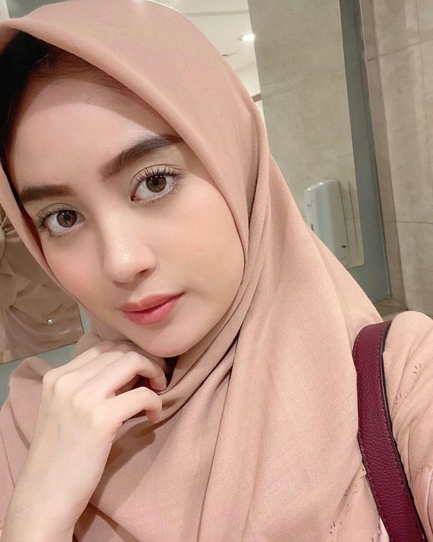 A Series of Photos of Nabilah Ayu, Former JKT 48 Member, in Hijab, Her Beauty is Refreshing