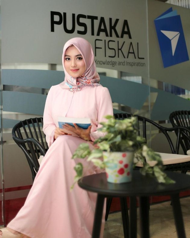 A Series of Photos of Nabilah Ayu, Former JKT 48 Member, in Hijab, Her Beauty is Refreshing