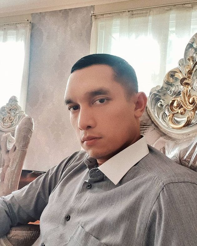 A Series of Handsome Photos of Giovanni Tobing, the Actor Who Plays Bondan, Nayla's Fake Husband in the Soap Opera 'NALURI HATI'