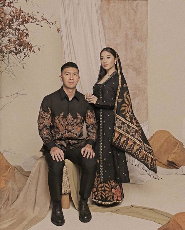 A Series of Nikita Willy and Indra Priawan's First Pre-Wedding Photos, Super Elegant