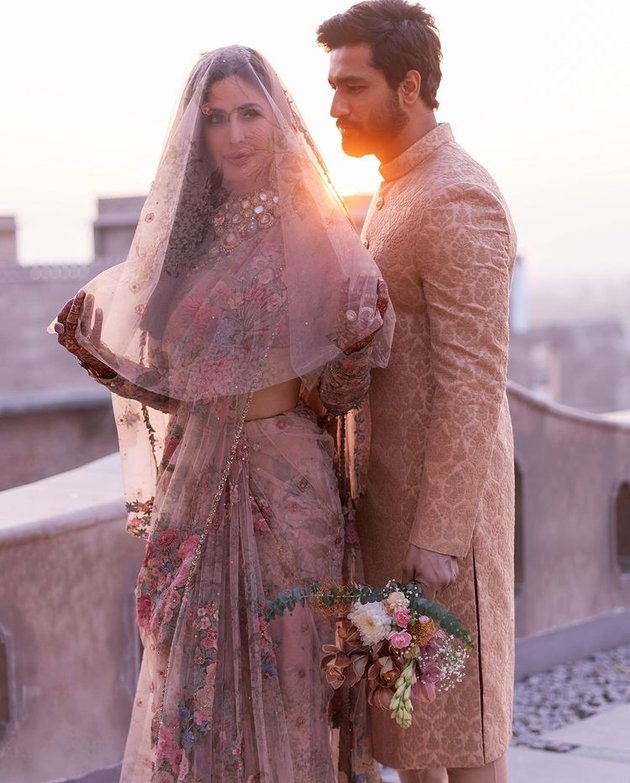 A Series of Wedding Gifts for Katrina Kaif, Salman Khan Gives a 5 Billion Car - Ranbir Kapoor Gives a Half Billion Necklace